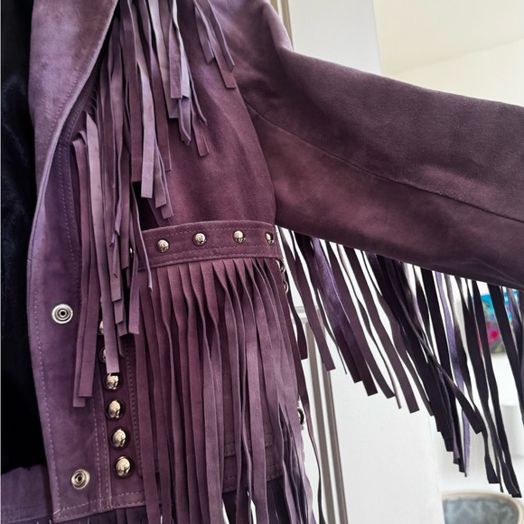 Understated suede jacket . - Picture 3 of 5